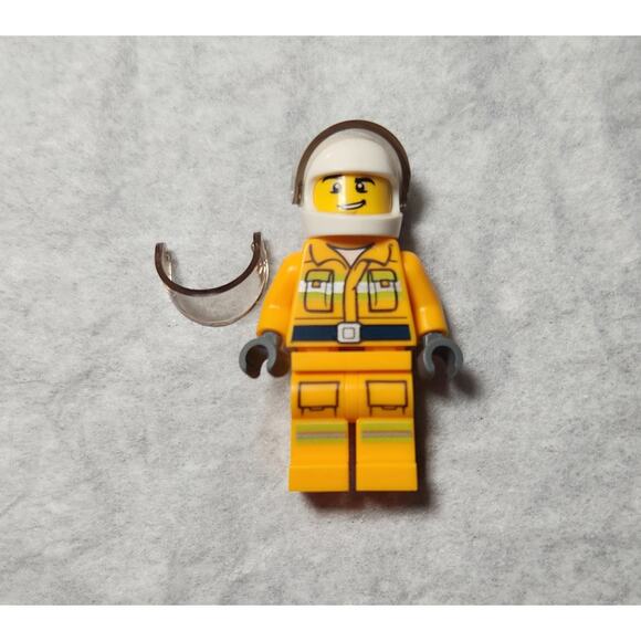 Lego City Firefighter With Vehicle & Helicopter Pilot Set 60248 Built Pre-owned - Picture 7 of 9